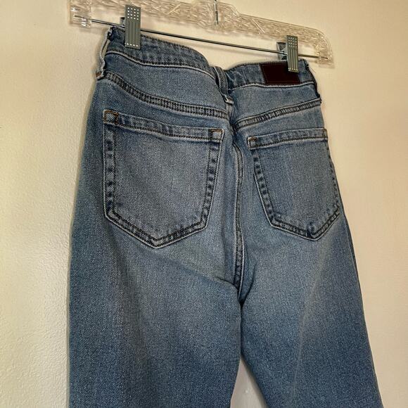 Hollister Ultra High Rise Mom Jean Size 1 Short - Picture 4 of 5